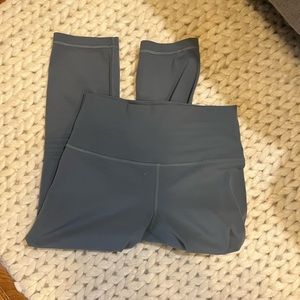 Lululemon blue cropped leggings